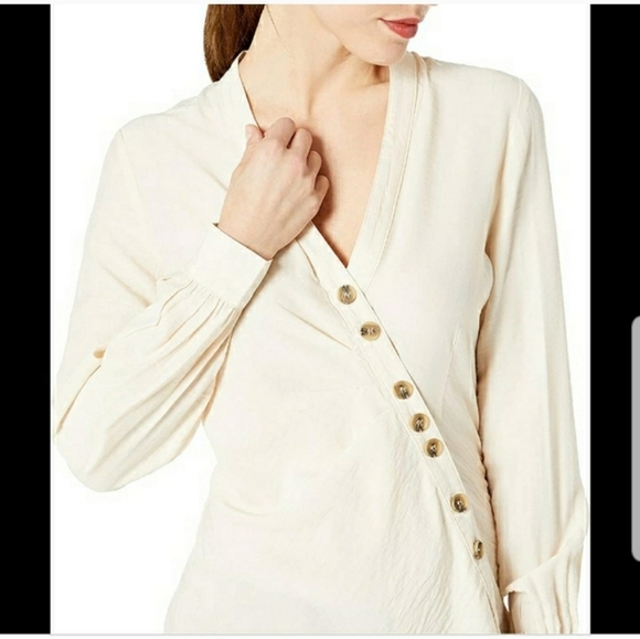 ASTR Asymmetric button blouse - Picture 6 of 6